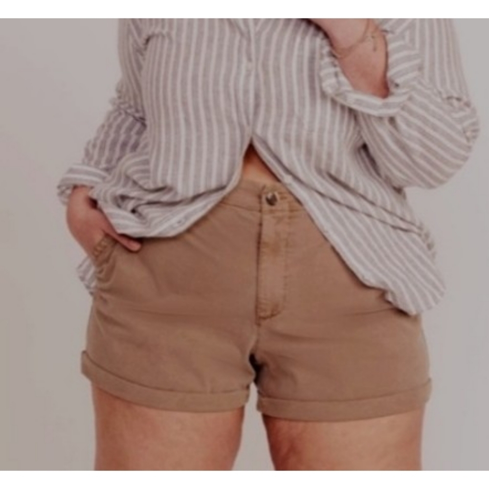 Old Navy Easy Chino 3 in Roll cuff hem Size M